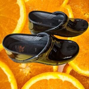 Dansko Women's Black Patent Leather XP Professional Clog Size 40‎